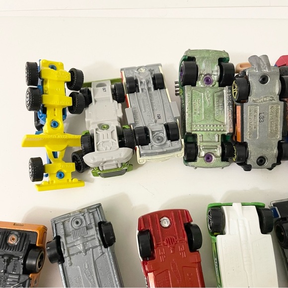 Lot of 24 Die-Cast Cars Hot Wheels Matchbox Toy Cars - Picture 8 of 16